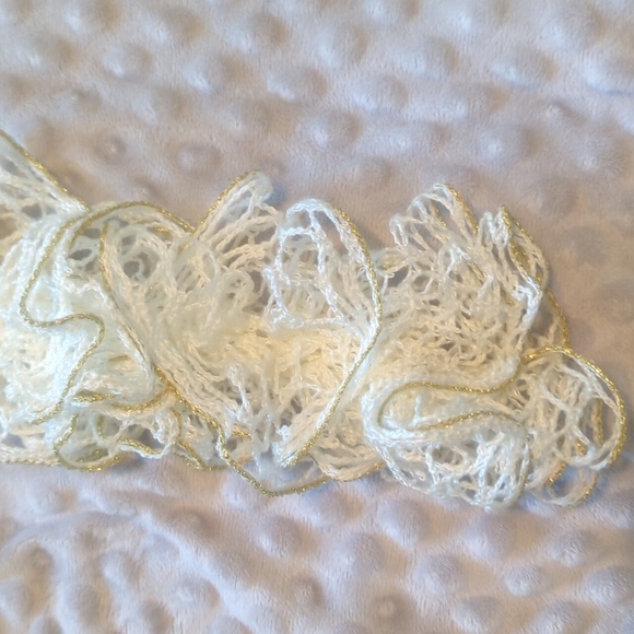 2 scarves one white and gold. One blue ๐ - Picture 4 of 4